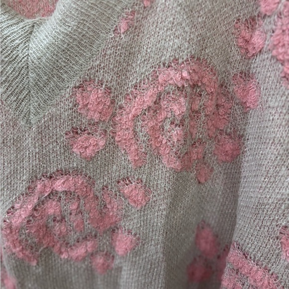 Karlie Distressed Oversized Ripped Floral Desigm Lightweight Sweater Medium - Picture 2 of 7